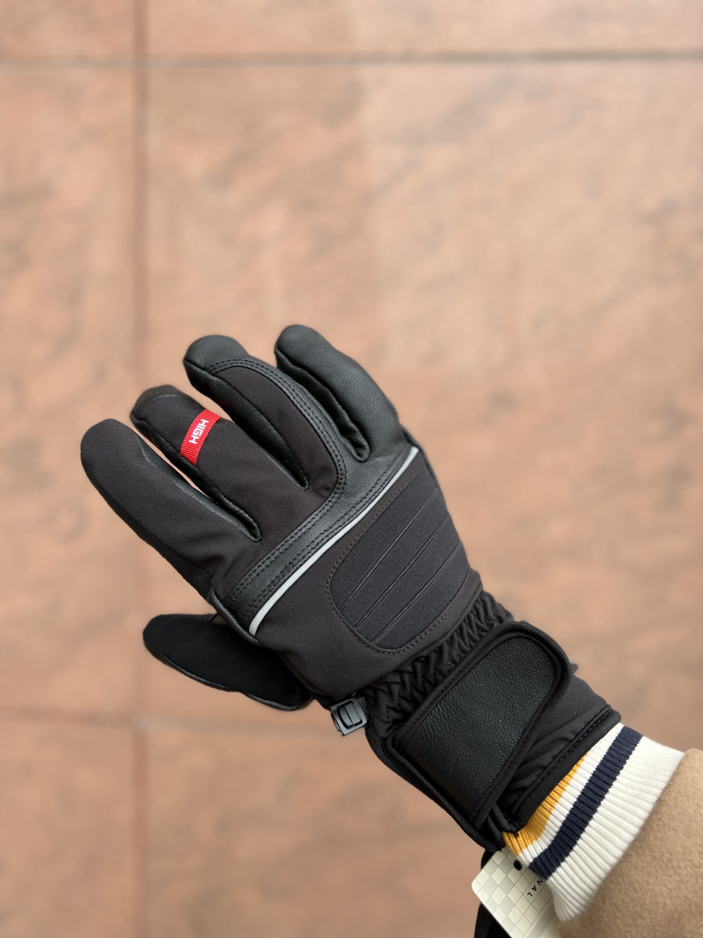 Перчатки горнолыжные High Exp черные кожа/ткань